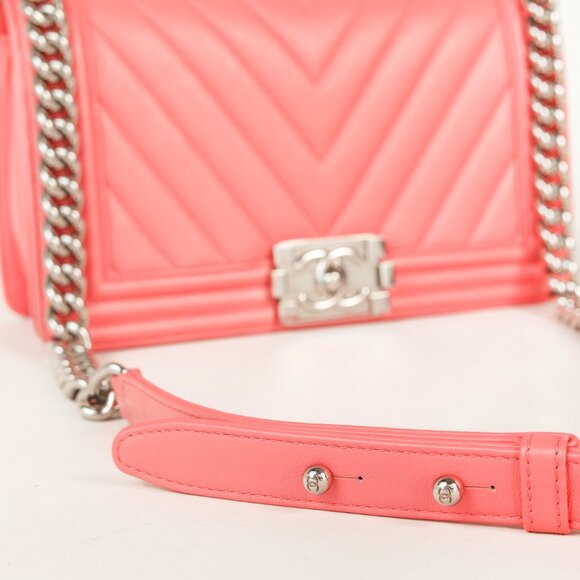 Chanel Boy Medium Pink Calfskin Chevron Flap Shoulder Bag - Picture 8 of 14